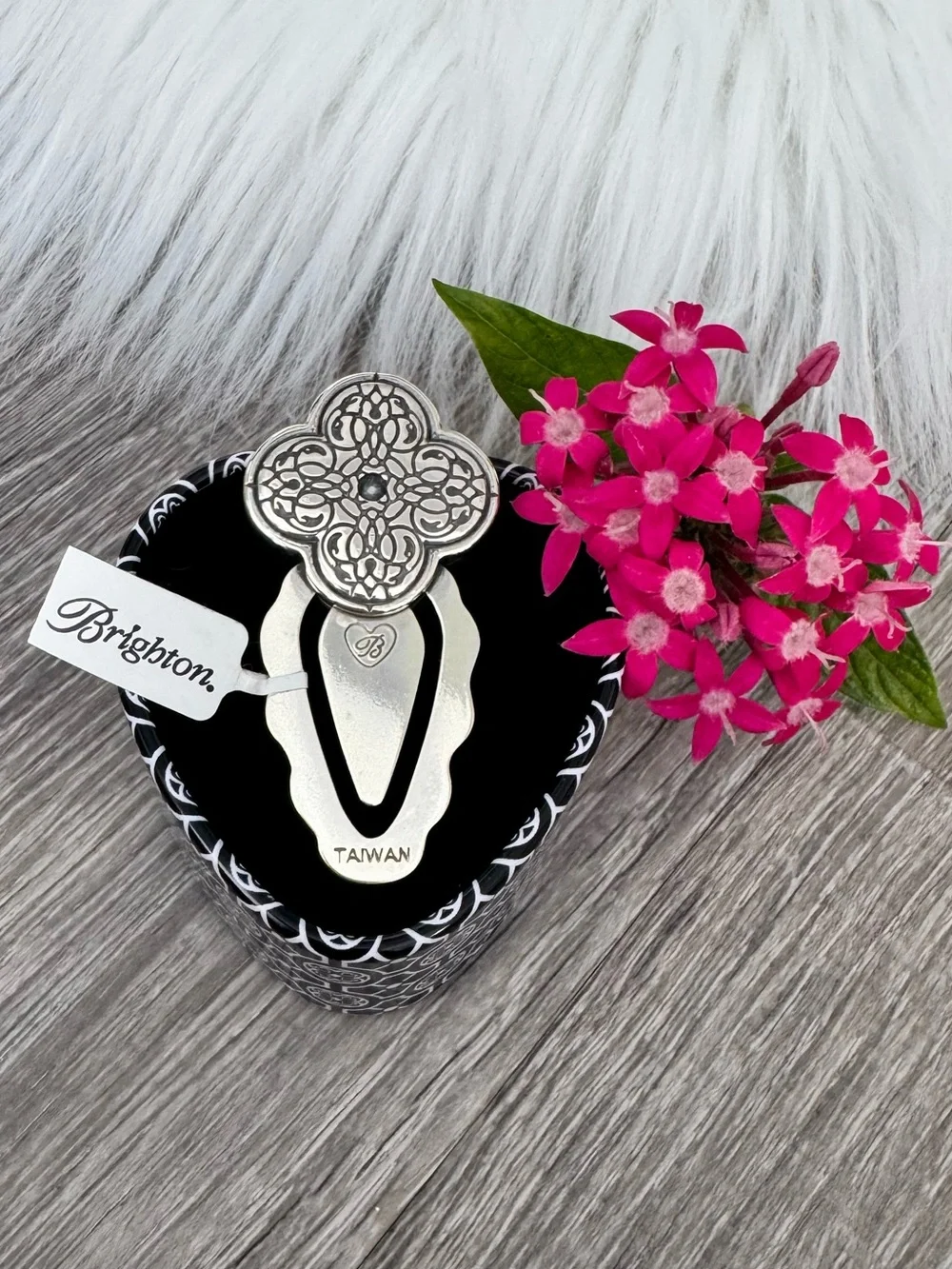 🖤🩶 Brighton Ornate Silver Played Decorative Reversible Bookmark Clip
